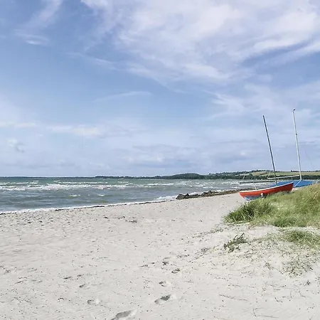 Three-bedroom Holiday In Casa vacanze Højby